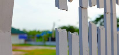 Veel meldingen stormschade schuttingen: wie moet schade claimen en waar moet dat?